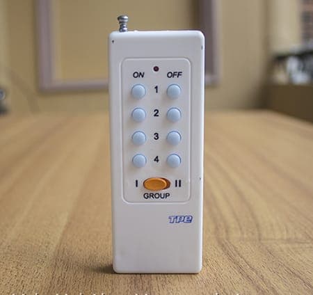 Remote điều khiển từ xa 8 nút RM01